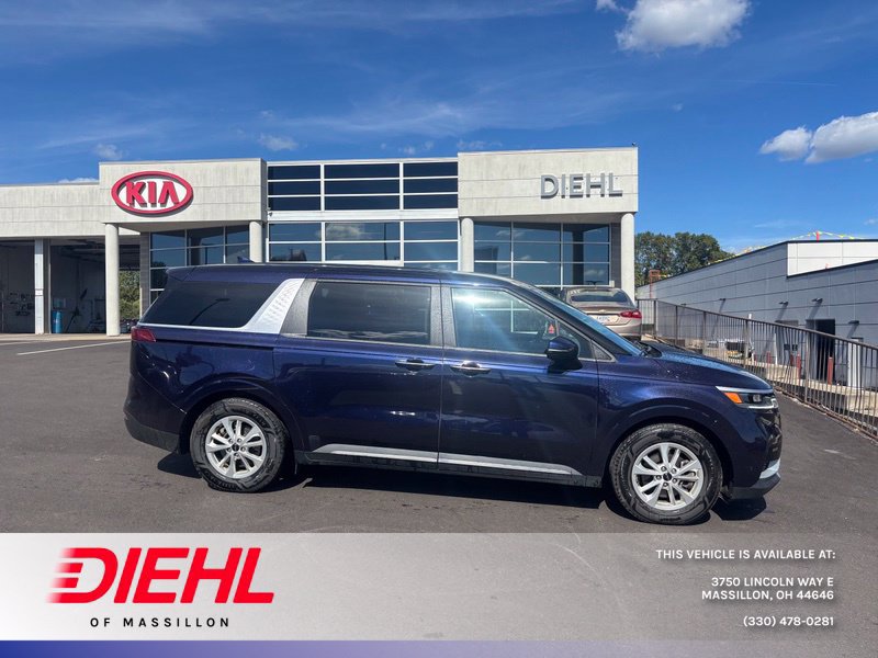 Used 2023 Kia Carnival LX FWD image 1