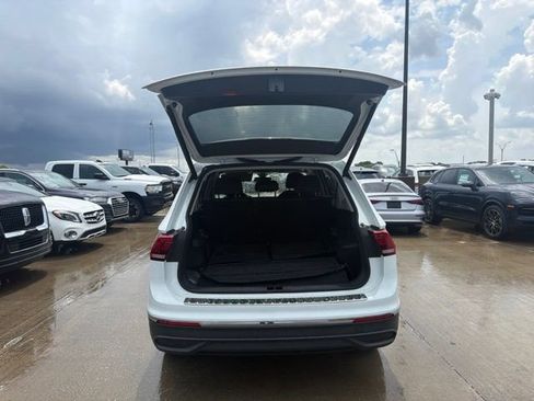 Used 2024 Volkswagen Tiguan SE FWD image 9