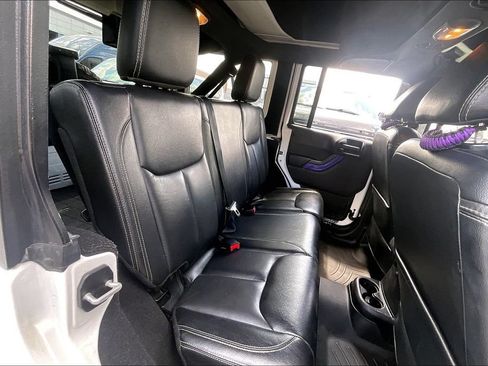 Used 2015 Jeep Wrangler Unlimited Sahara w/ Connectivity Group AWD/4WD image 26
