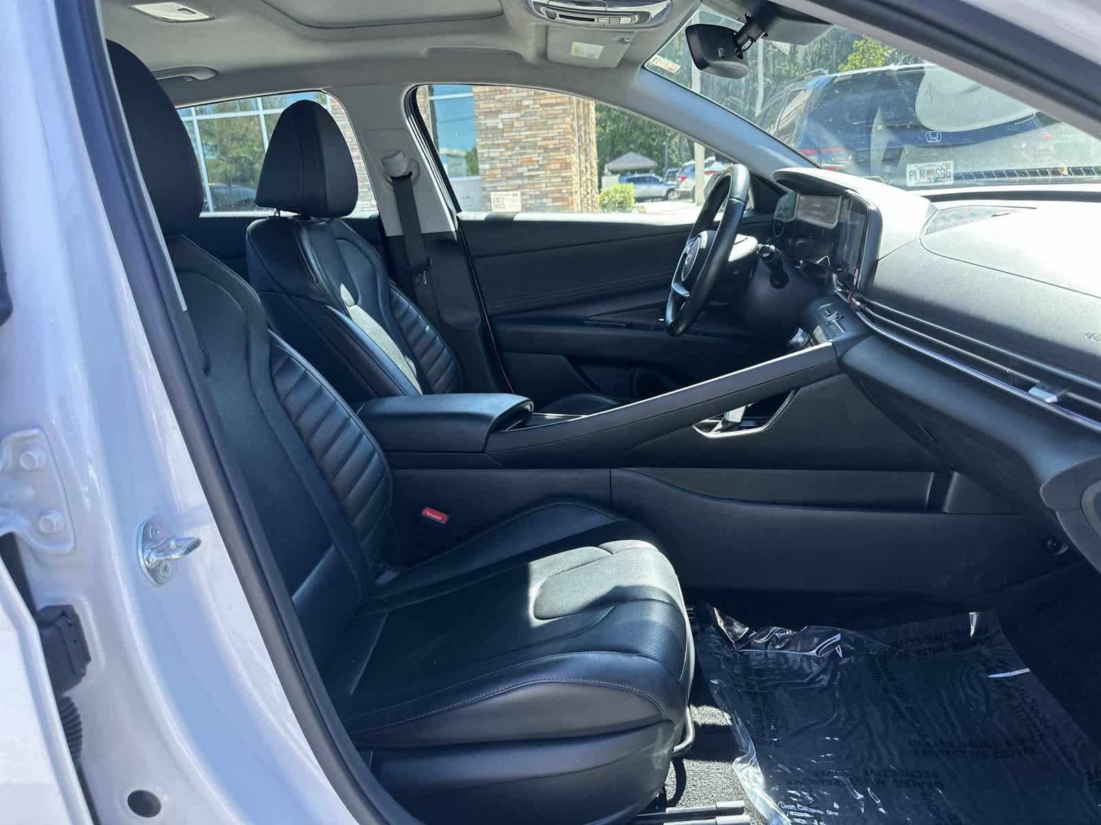 Used 2025 Hyundai Elantra Limited FWD image 17