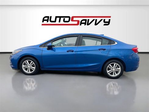 Used 2017 Chevrolet Cruze LT w/ Convenience Package image 4