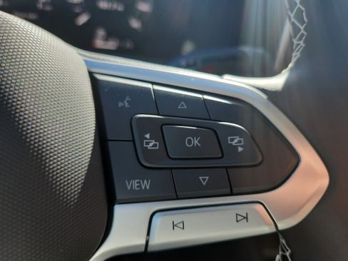 Used 2026 Volkswagen Tiguan SE image 18