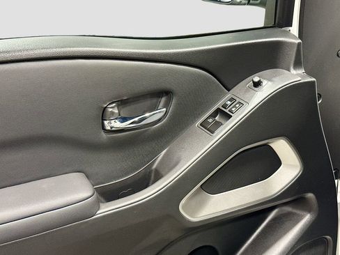 Used 2024 Nissan Frontier SV w/ SV Convenience Package image 15