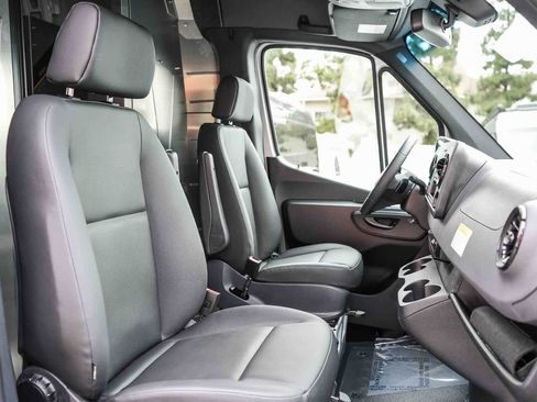 Used 2025 Mercedes-Benz Sprinter 2500 image 18