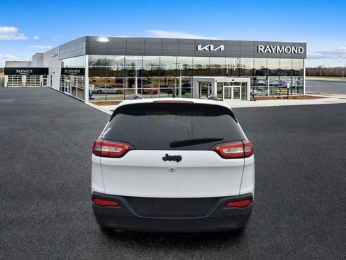 Used 2018 Jeep Cherokee Limited w/ High Altitude Package FWD image 4