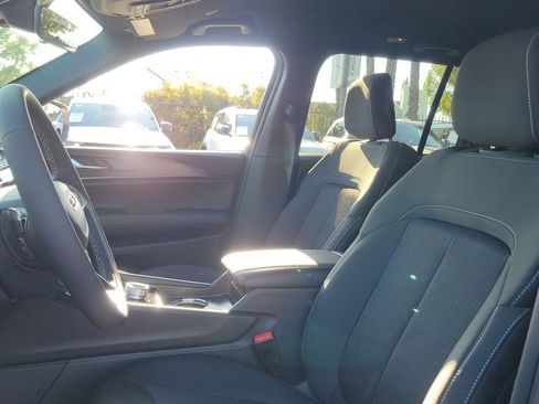 Used 2025 Jeep Grand Cherokee Laredo image 16