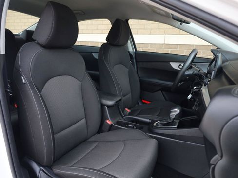 Used 2024 Kia Forte LXS FWD image 25