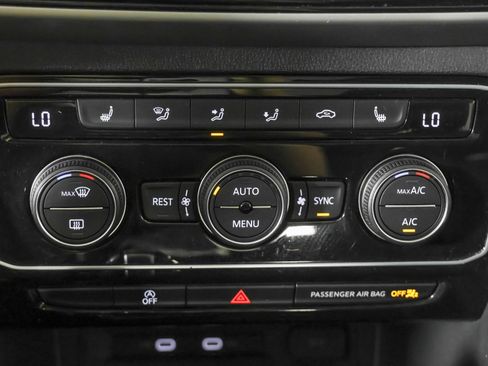 Used 2023 Volkswagen Atlas SEL AWD/4WD image 33
