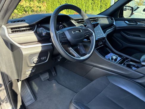Used 2023 Jeep Grand Cherokee Altitude AWD/4WD image 29