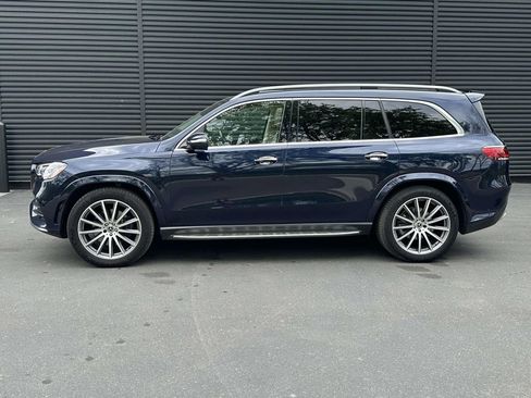 Used 2022 Mercedes-Benz GLS 450 4MATIC w/ AMG Line Exterior image 2
