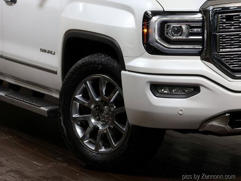 Used 2018 GMC Sierra 1500 Denali AWD/4WD image 3