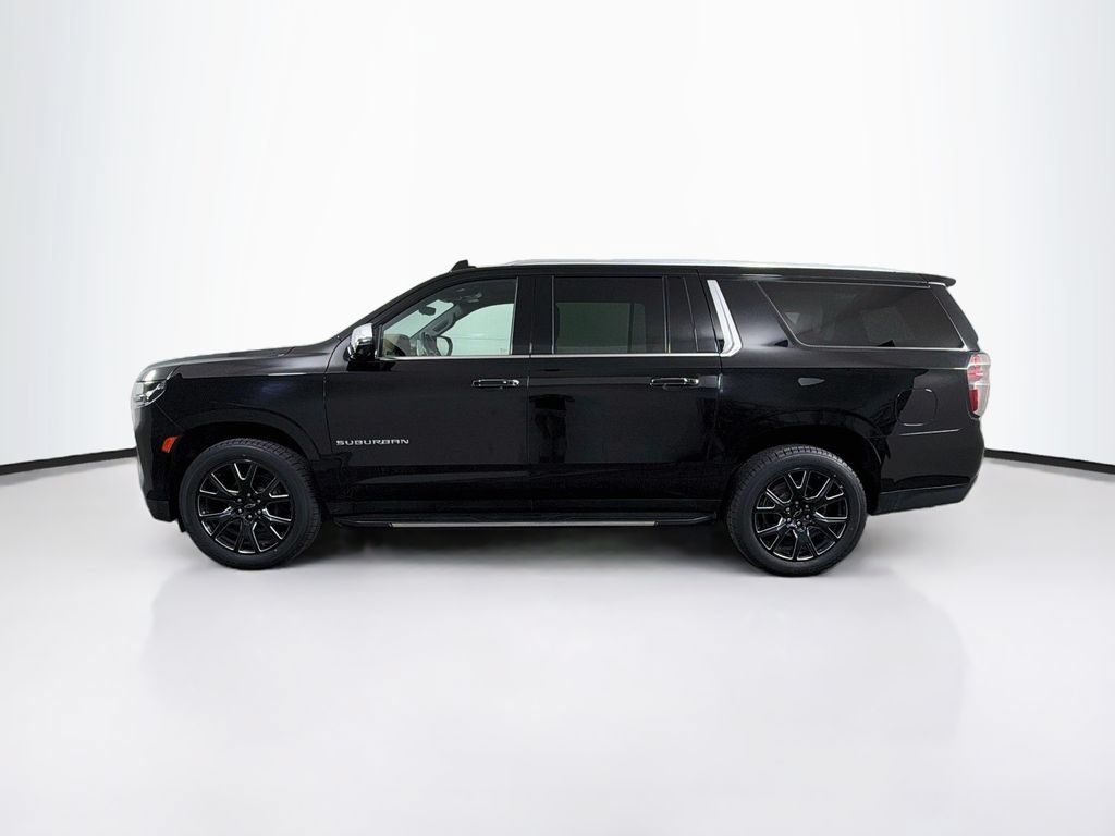 Used 2023 Chevrolet Suburban Premier AWD/4WD image 4