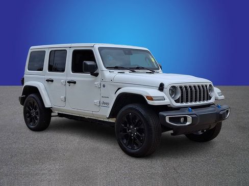 Used 2024 Jeep Wrangler Unlimited Sahara AWD/4WD image 3