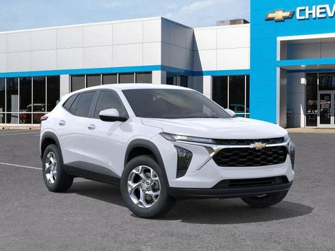 New 2026 Chevrolet Trax LS w/ LS Convenience Package FWD image 7