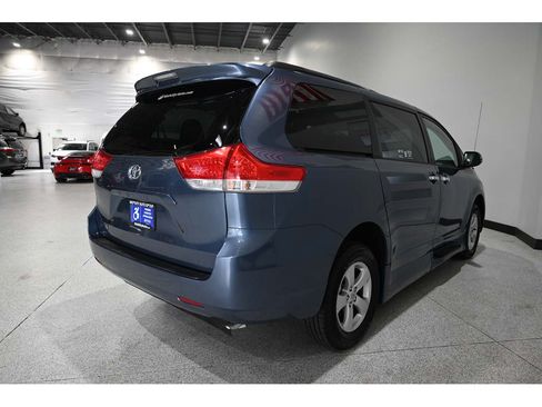Used 2013 Toyota Sienna LE FWD image 6