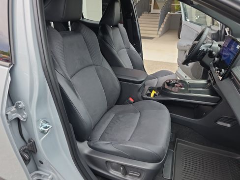 Used 2026 Toyota C-HR AWD/4WD image 17