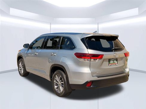 Used 2017 Toyota Highlander XLE AWD/4WD image 10