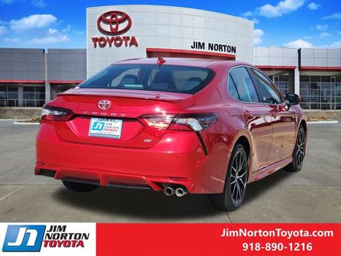 Used 2024 Toyota Camry SE image 8