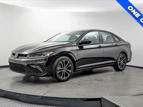 Used 2025 Volkswagen Jetta Sport FWD image 2