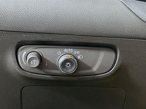 Used 2025 Buick Encore GX Preferred AWD/4WD image 17