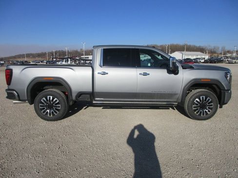 New 2026 GMC Sierra 2500 Denali Ultimate image 3