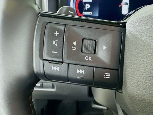 Used 2025 Nissan Rogue Platinum w/ Platinum Premium Package AWD/4WD image 18