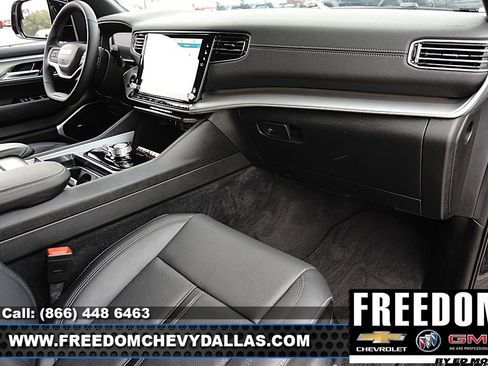 Used 2025 Jeep Wagoneer L Series II AWD/4WD image 8
