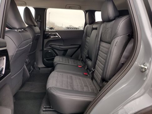 New 2026 Mitsubishi Outlander SE image 8