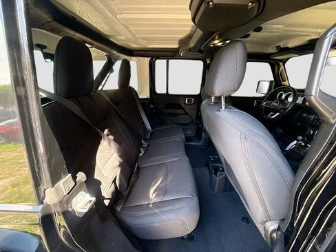 Used 2022 Jeep Wrangler Unlimited Sahara AWD/4WD image 32