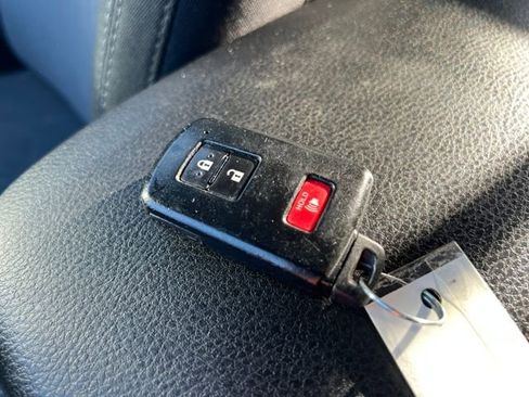 Used 2023 Toyota Tacoma TRD Off-Road image 32