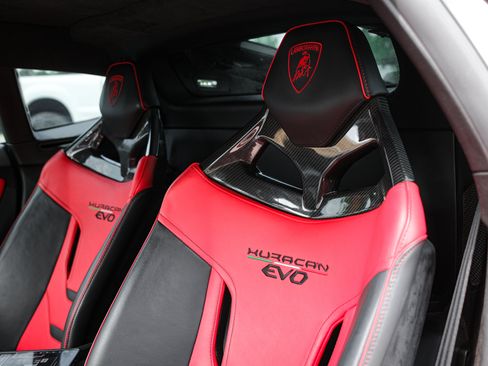 Used 2021 Lamborghini Huracan EVO RWD image 16
