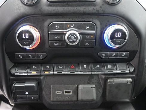 Used 2021 GMC Sierra 1500 SLT image 3