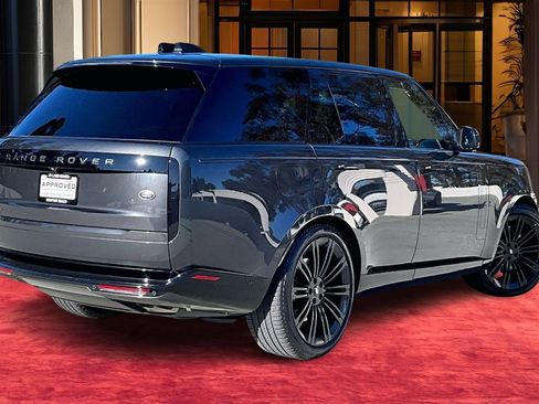 Used 2023 Land Rover Range Rover SE image 12