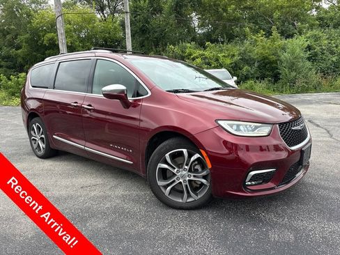 Used 2022 Chrysler Pacifica Pinnacle AWD/4WD image 1