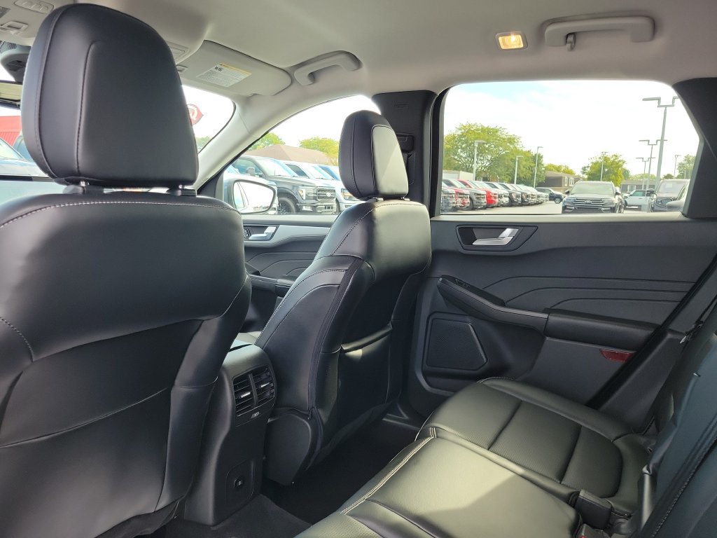 Certified 2023 Ford Escape Platinum AWD/4WD image 16