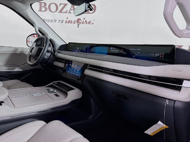 New 2026 Lincoln Navigator Premiere AWD/4WD image 33