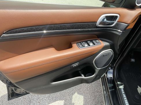 Used 2018 Jeep Grand Cherokee Summit AWD/4WD image 14