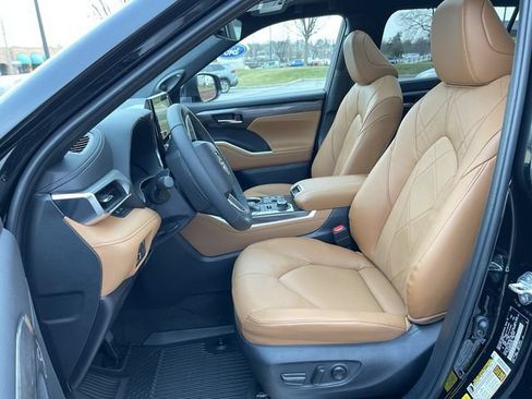 Used 2023 Toyota Highlander Platinum AWD/4WD image 14