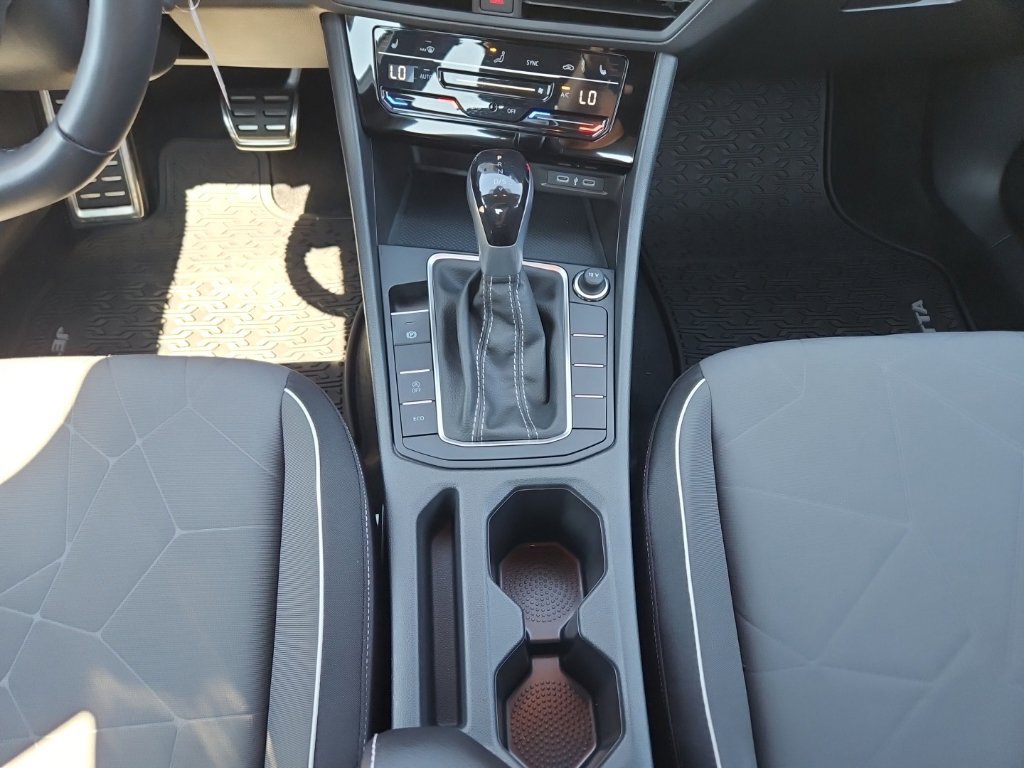 Used 2025 Volkswagen Jetta Sport FWD image 32