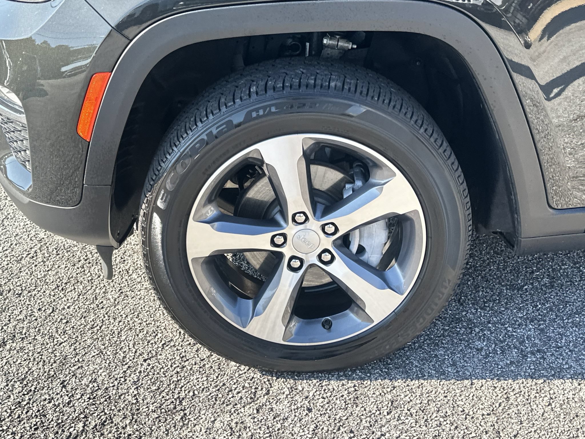 Used 2023 Jeep Grand Cherokee Limited AWD/4WD image 11