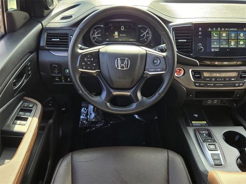 Certified 2025 Honda Passport EX-L image 13