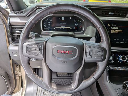 Used 2023 GMC Sierra 1500 AT4 w/ AT4 Premium Package AWD/4WD image 10