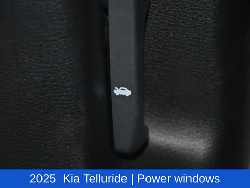 Used 2025 Kia Telluride S FWD image 11