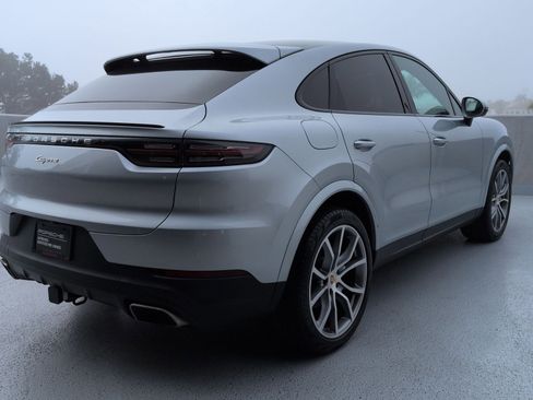 Certified 2022 Porsche Cayenne Platinum Edition w/ Premium Package image 9