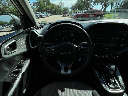 Used 2024 Kia Soul LX w/ Option Group 015 FWD image 11