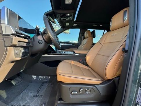 New 2026 Cadillac Escalade Luxury w/ LPO, Radiant Package image 24