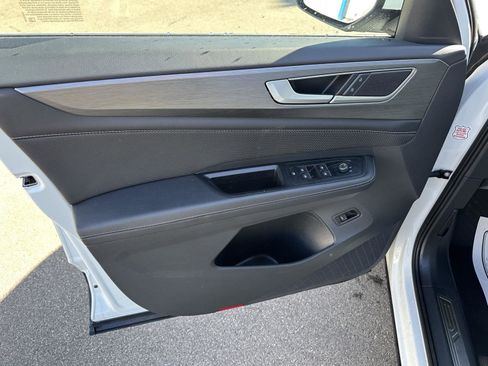 Used 2025 Volkswagen Atlas Cross Sport SE image 20