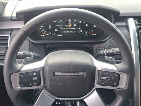 Used 2024 Land Rover Discovery Dynamic SE image 16