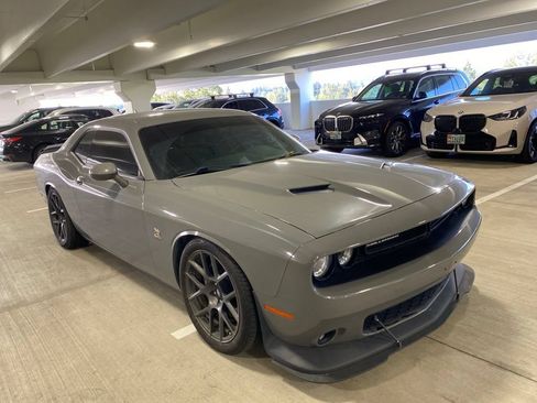 Used 2017 Dodge Challenger R/T Scat Pack w/ Leather Interior Group RWD image 6