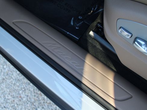 Certified 2025 Porsche Macan image 25